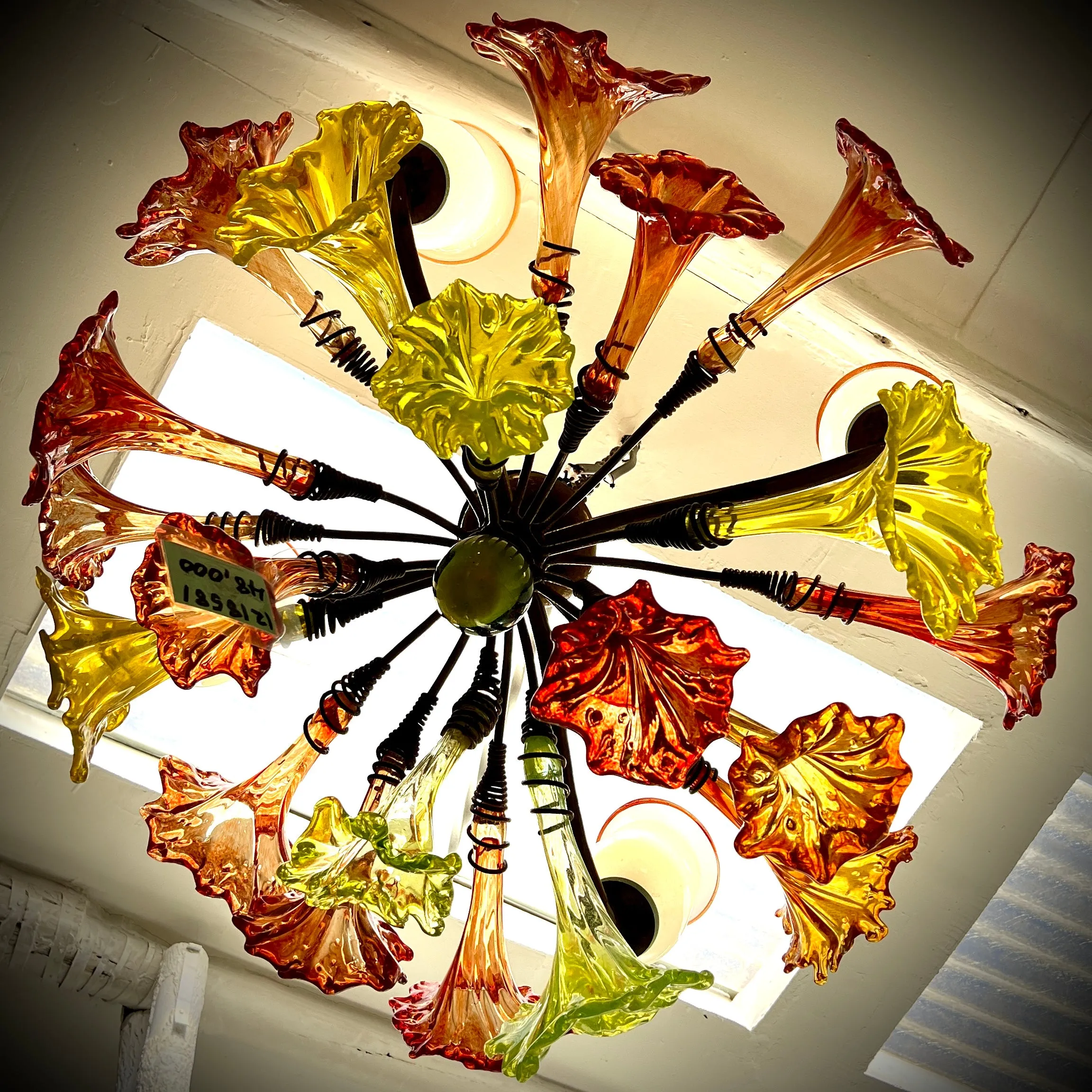 Chandelier 'Kitengela Classic' 80cm dia, 4 red rim light cups, 16 red & yellow flowers