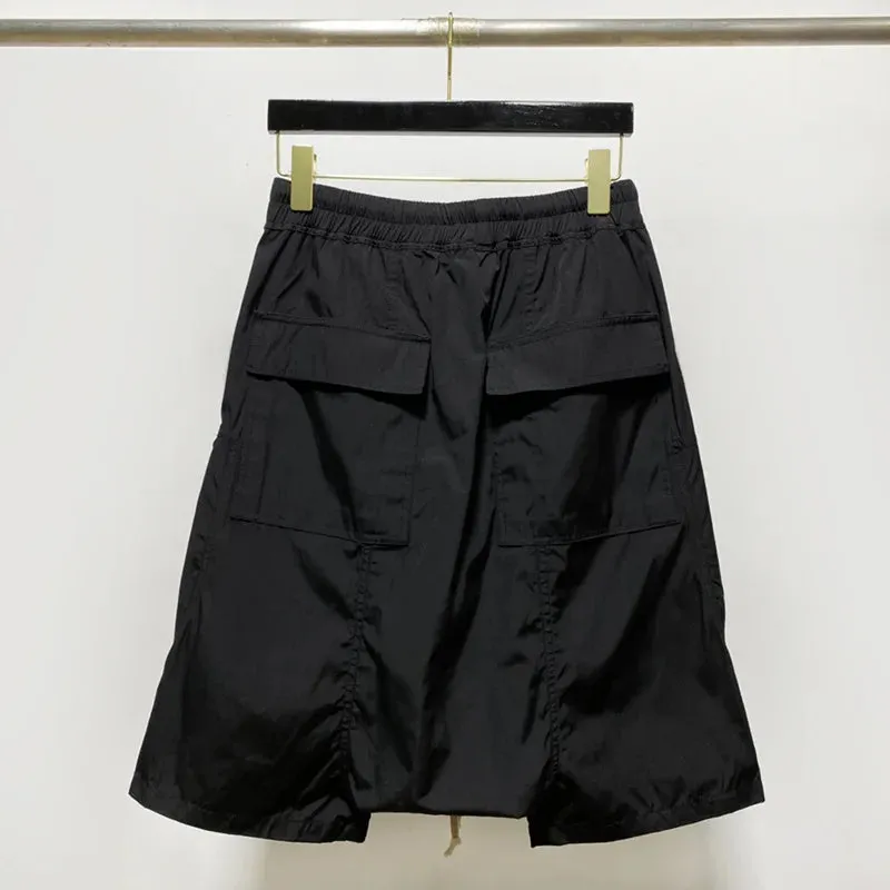 Men's High Street Knee-Length Solid Shorts