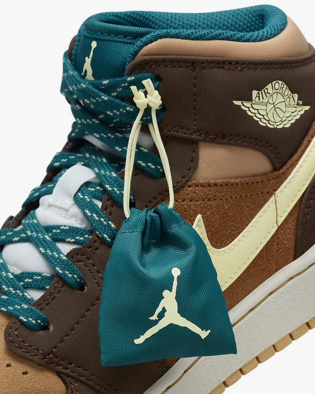 Nike Air Jordan 1 Mid SE 'Cacao Wow’ Sneakers