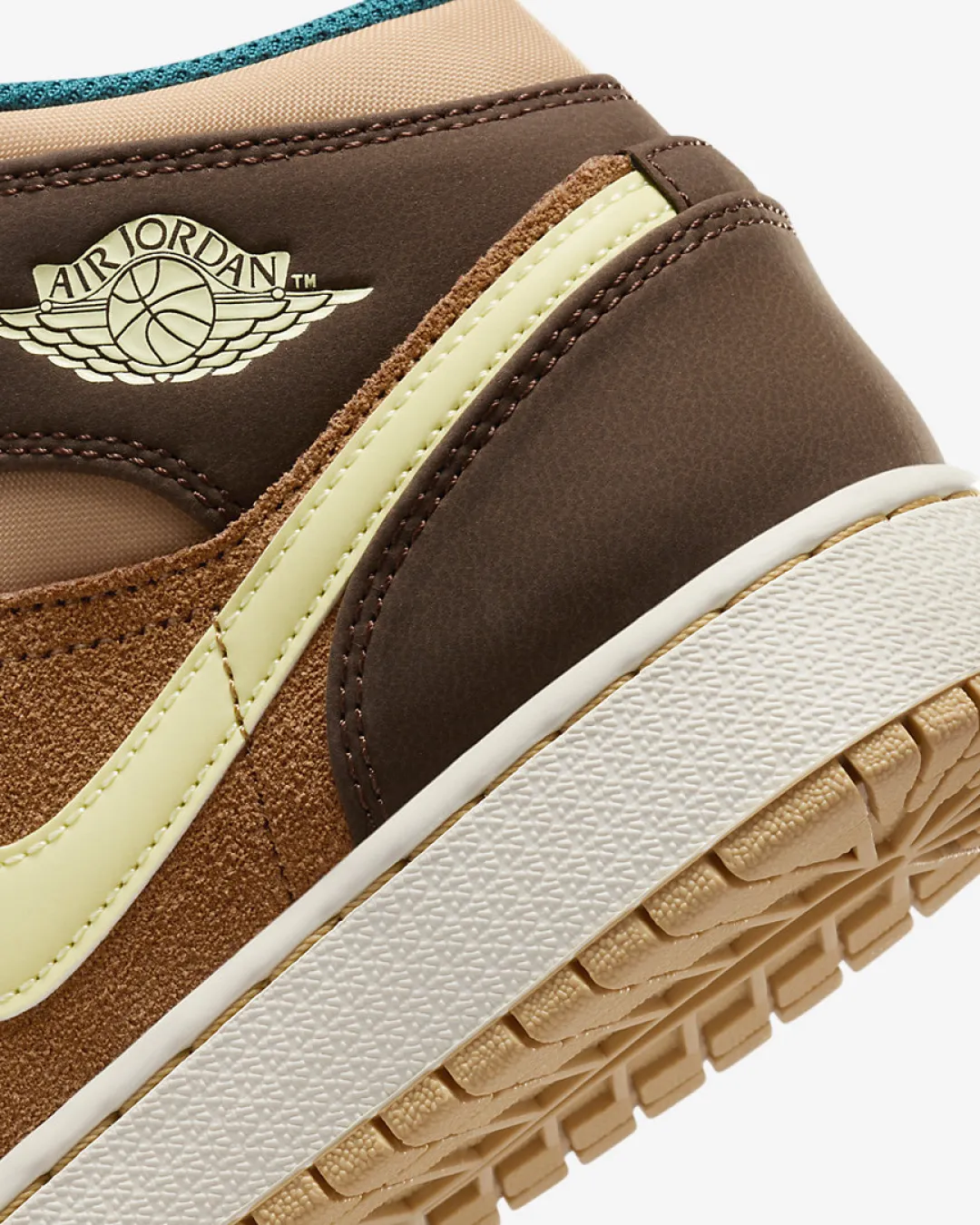 Nike Air Jordan 1 Mid SE 'Cacao Wow’ Sneakers