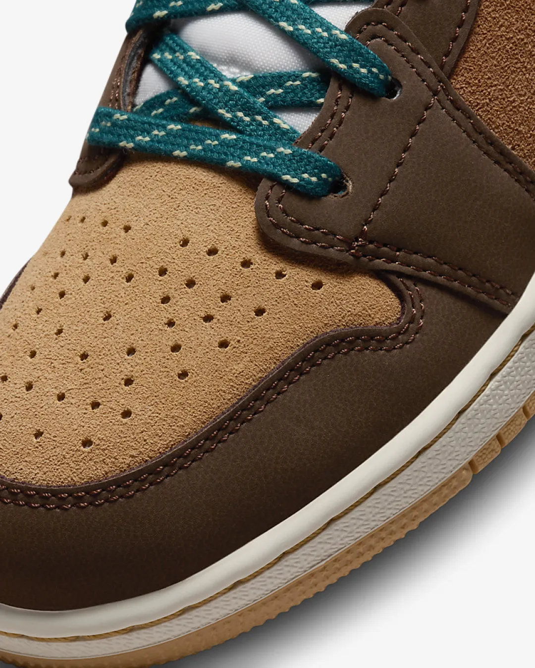 Nike Air Jordan 1 Mid SE 'Cacao Wow’ Sneakers