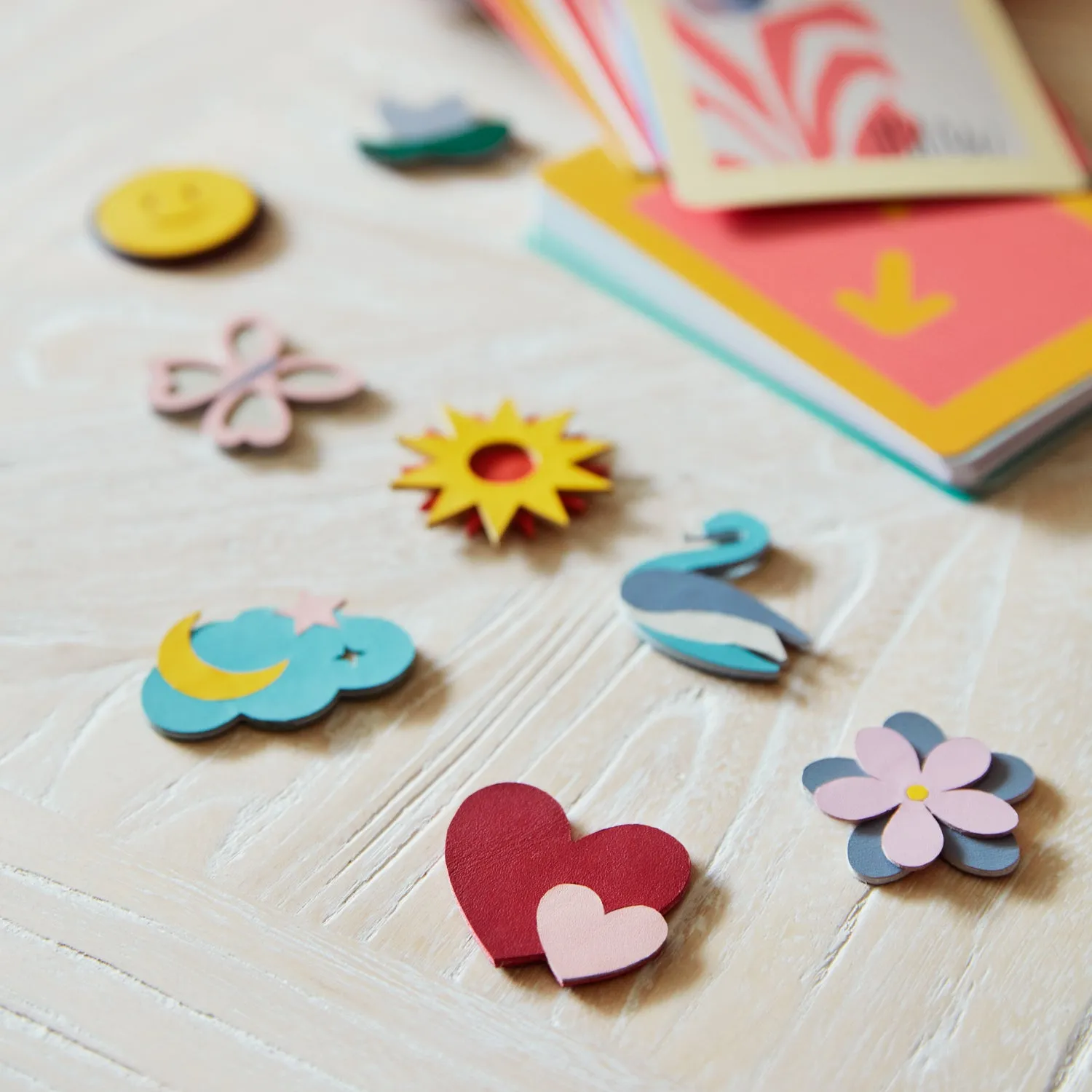 "Getting To Happy with Bynd Artisan" Brooches Set