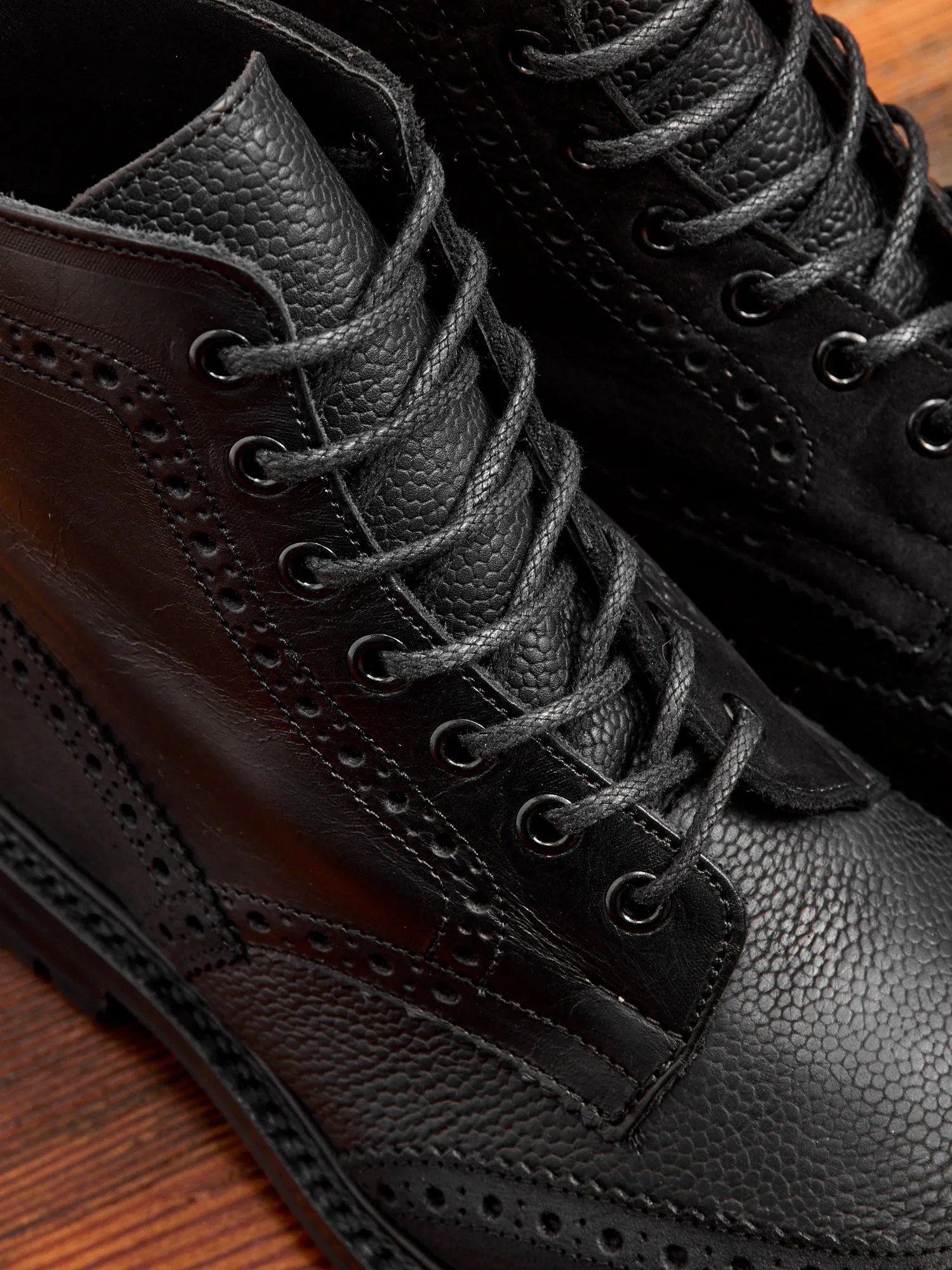"Overdrive" Stow Boot in Quad Black